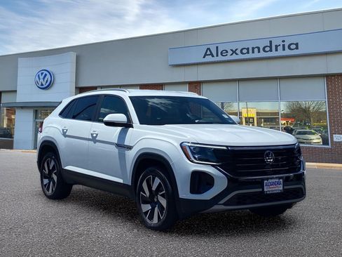Certified 2024 Volkswagen Atlas Cross Sport SE AWD/4WD image 1