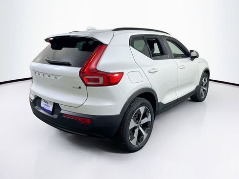 Used 2023 Volvo XC40 B5 Plus w/ Driver Assist Package image 5