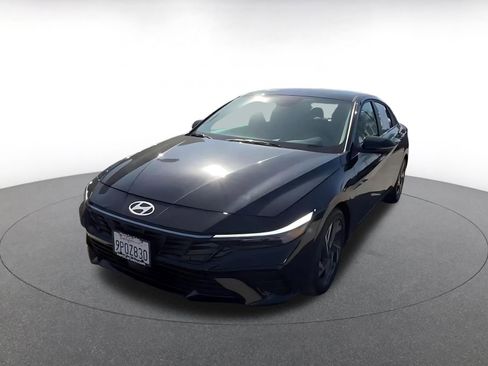 Used 2025 Hyundai Elantra Limited image 7