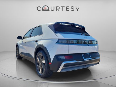 New 2026 Hyundai Ioniq 5 SE image 3