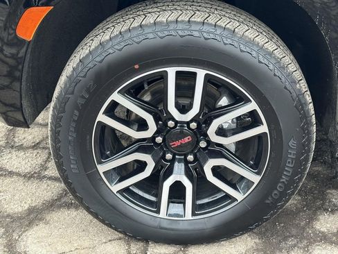 Used 2023 GMC Yukon XL AT4 image 9