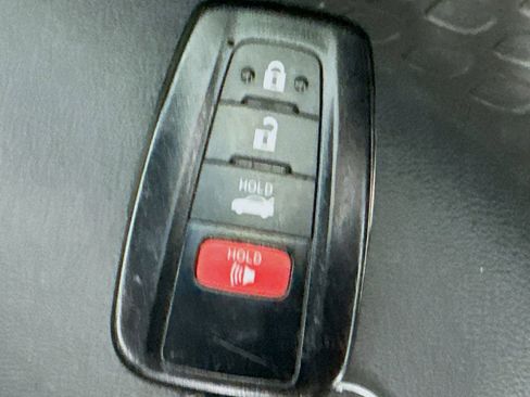 Used 2018 Toyota Camry XLE w/ Audio Package FWD image 38