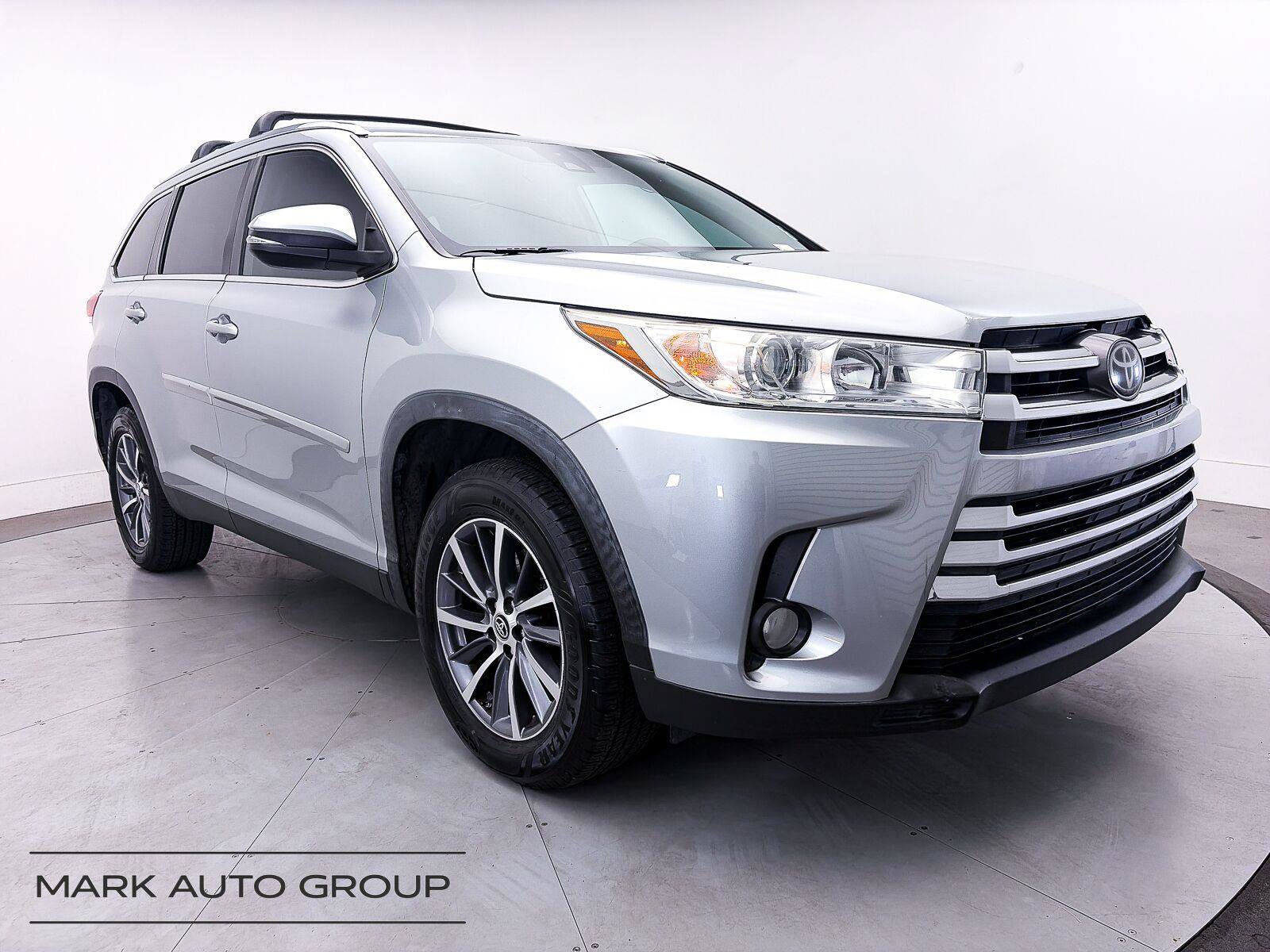 Used 2019 Toyota Highlander XLE FWD image 1