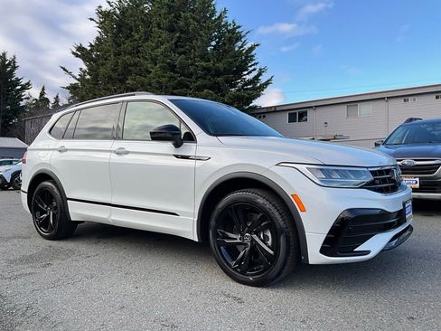 Used 2023 Volkswagen Tiguan SE R-Line image 2