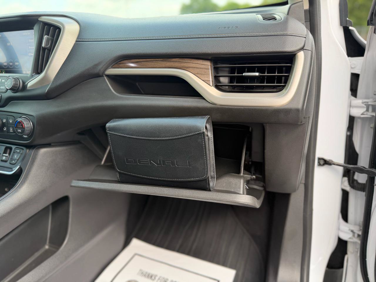 Used 2020 GMC Terrain Denali w/ Denali Premium Package FWD image 21