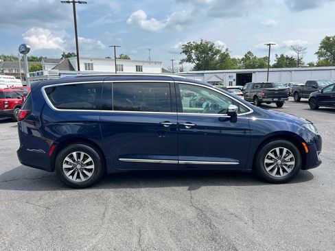 Used 2020 Chrysler Pacifica Limited image 17