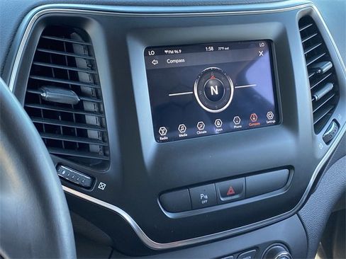 Used 2020 Jeep Cherokee Latitude Plus image 14