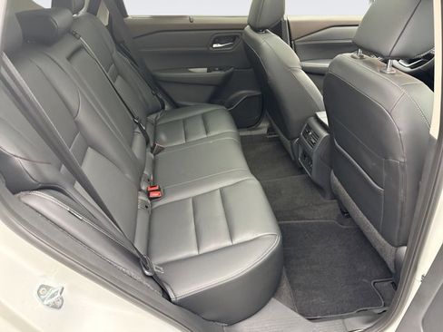 Used 2023 Nissan Rogue SL w/ SL Premium Package image 19