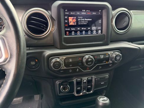 Used 2020 Jeep Wrangler Unlimited Sahara image 17