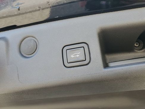 Used 2023 Chevrolet Equinox LT image 9