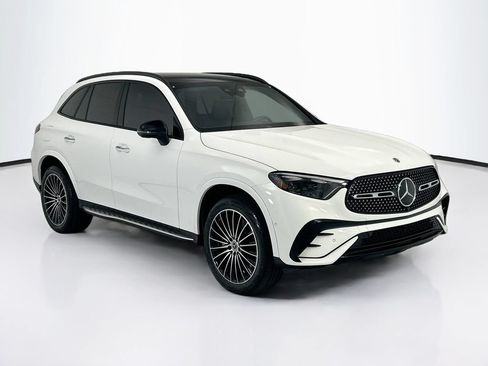 Used 2024 Mercedes-Benz GLC 300 4MATIC image 3