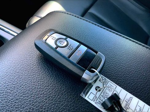 Used 2021 Ford Expedition XLT image 14