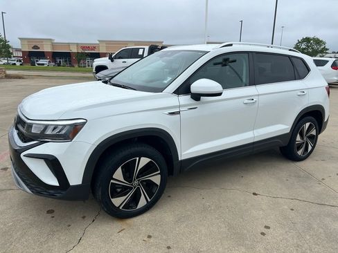Used 2023 Volkswagen Taos SE AWD/4WD image 14