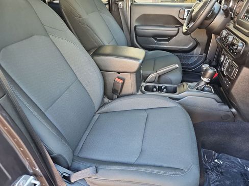 Used 2022 Jeep Gladiator Sport AWD/4WD image 18