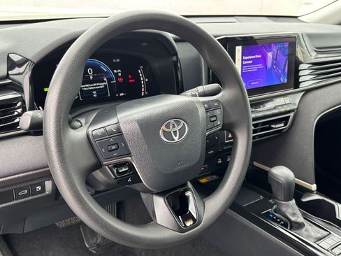 Used 2025 Toyota Camry LE image 25