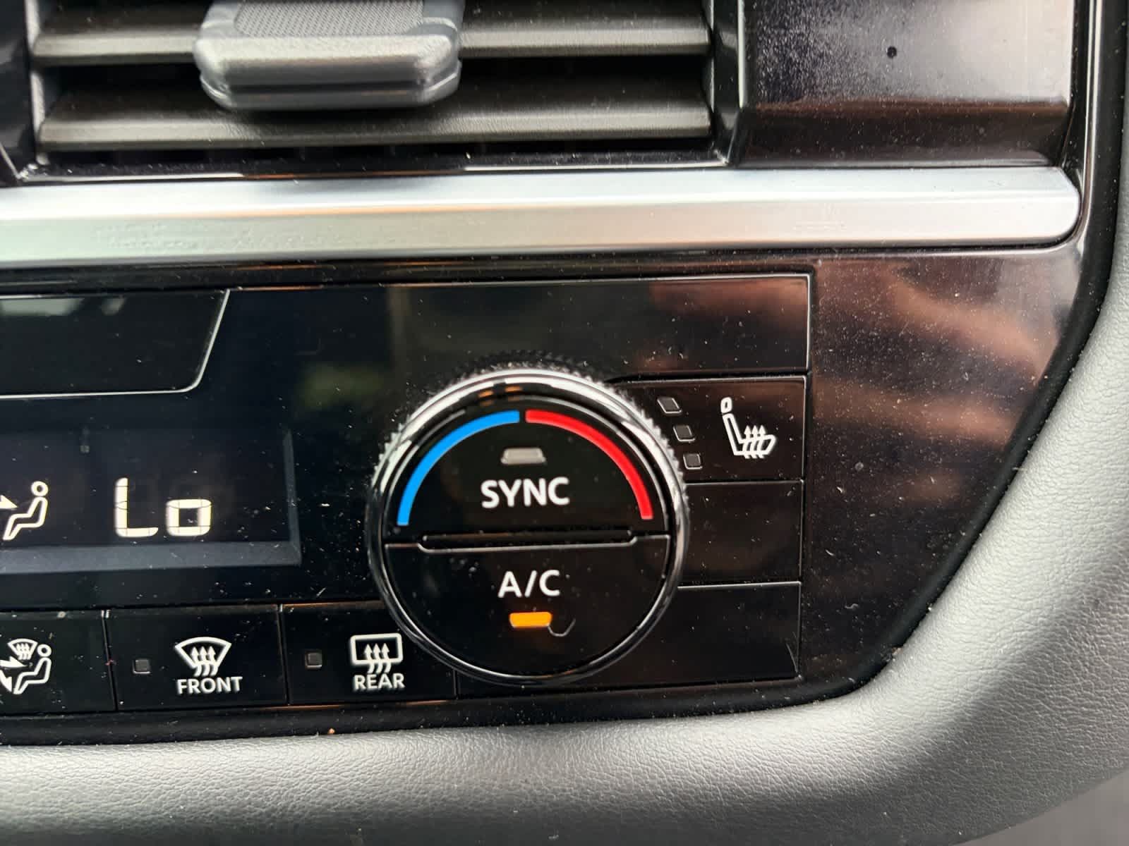Used 2024 Nissan Pathfinder SV AWD/4WD image 28