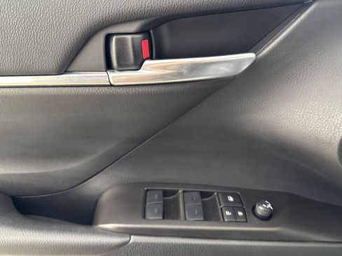 Used 2024 Toyota Camry SE image 10