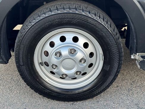 Used 2024 Ford Transit 250 Low Roof AWD w/ Exterior Upgrade Package image 10