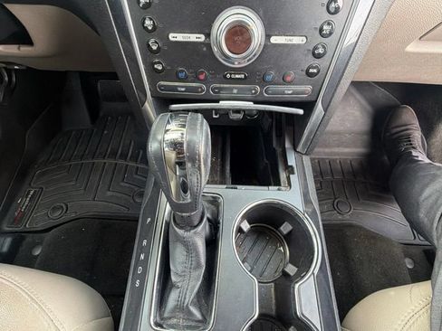 Used 2018 Ford Explorer Limited w/ Equipment Group 301A FWD image 8