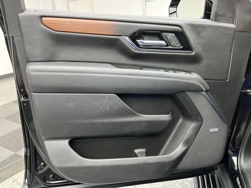 Certified 2025 GMC Yukon XL Denali w/ Sun & Power Step Package image 9