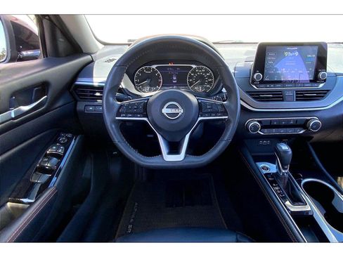 Used 2024 Nissan Altima 2.5 SR FWD image 5