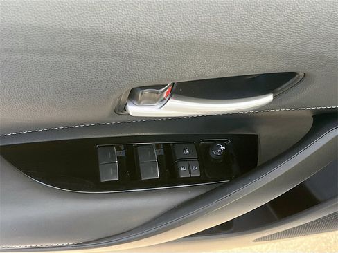 Used 2024 Toyota Corolla SE image 18