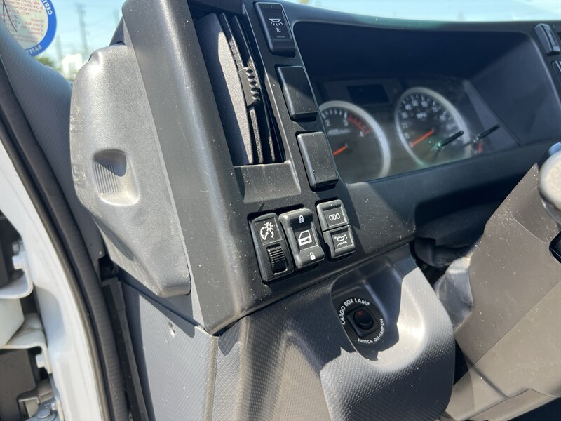 Used 2023 Isuzu NPR RWD image 17