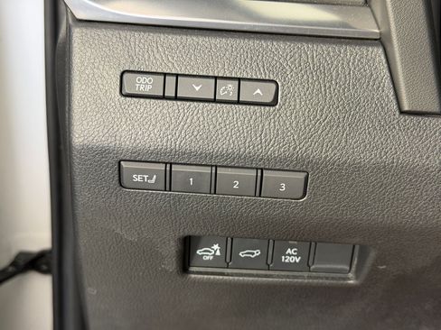Used 2024 Lexus GX 550 w/ Accessory Package (Z1) AWD/4WD image 18