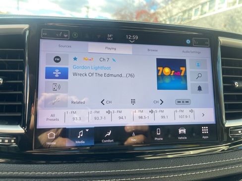 Used 2021 Chrysler Pacifica Touring-L image 13