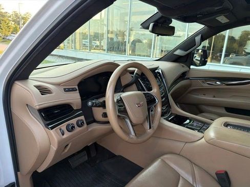 Used 2020 Cadillac Escalade Platinum AWD/4WD image 12