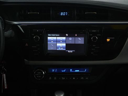 Used 2015 Toyota Corolla LE image 14