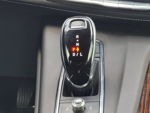 Used 2022 Cadillac Escalade ESV Luxury AWD/4WD image 18