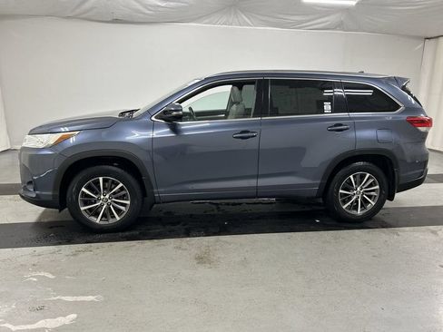 Used 2018 Toyota Highlander XLE AWD/4WD image 6