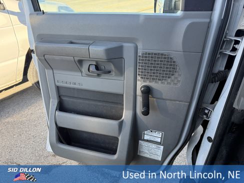 Used 2011 Ford E-450 and Econoline 450 Super Duty image 12