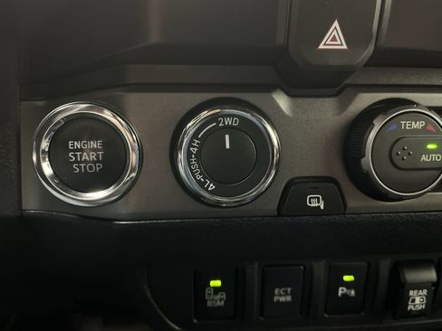 Used 2021 Toyota Tacoma TRD Sport w/ Technology Package image 14