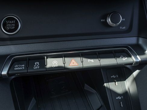 New 2025 Audi Q3 2.0T Premium image 17