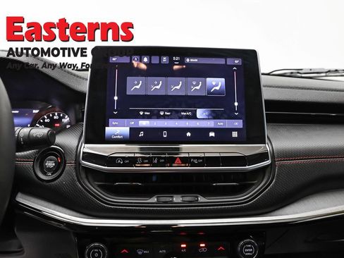 Used 2023 Jeep Compass Trailhawk AWD/4WD image 11