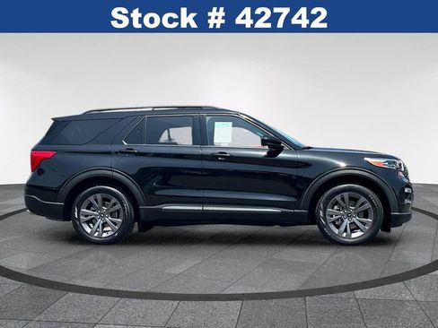 Certified 2023 Ford Explorer XLT w/ Equipment Group 202A RWD image 4