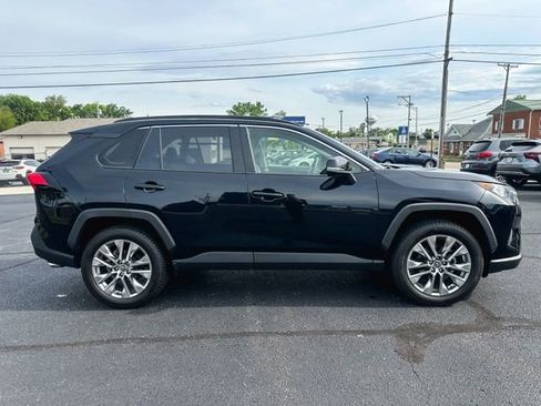 Used 2019 Toyota RAV4 XLE Premium w/ Cold Weather Package AWD/4WD image 9