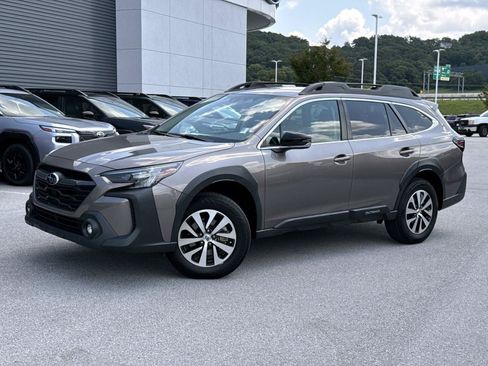 Used 2024 Subaru Outback Premium AWD/4WD image 1