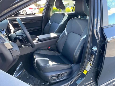 Used 2025 Toyota Camry SE image 28