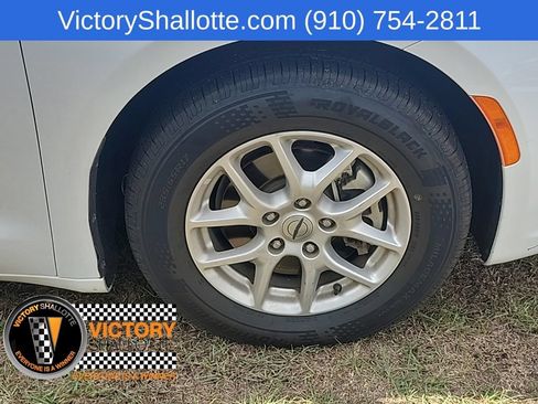 Certified 2023 Chrysler Pacifica Touring-L FWD image 38