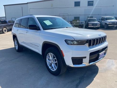 Used 2023 Jeep Grand Cherokee L Laredo RWD image 6