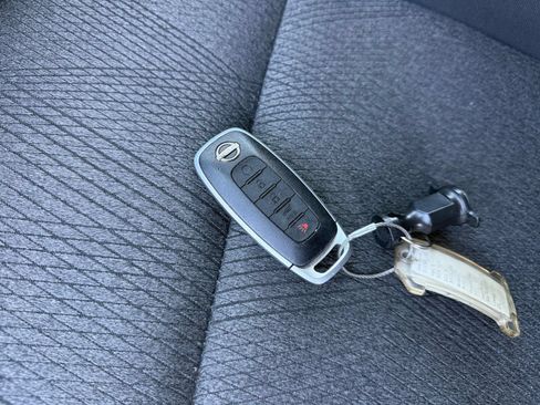 Used 2025 Nissan Rogue SV FWD image 20