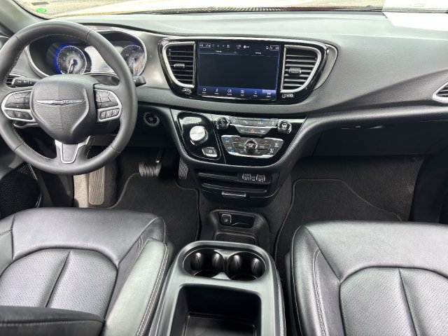 Used 2025 Chrysler Pacifica Select FWD image 15