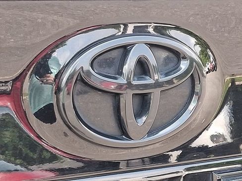 Used 2020 Toyota Camry SE FWD image 28