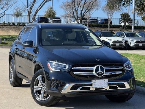 Used 2022 Mercedes-Benz GLC 300 image 2
