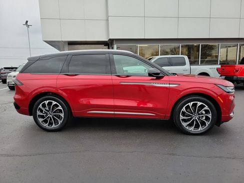 Certified 2024 Lincoln Nautilus Reserve image 3