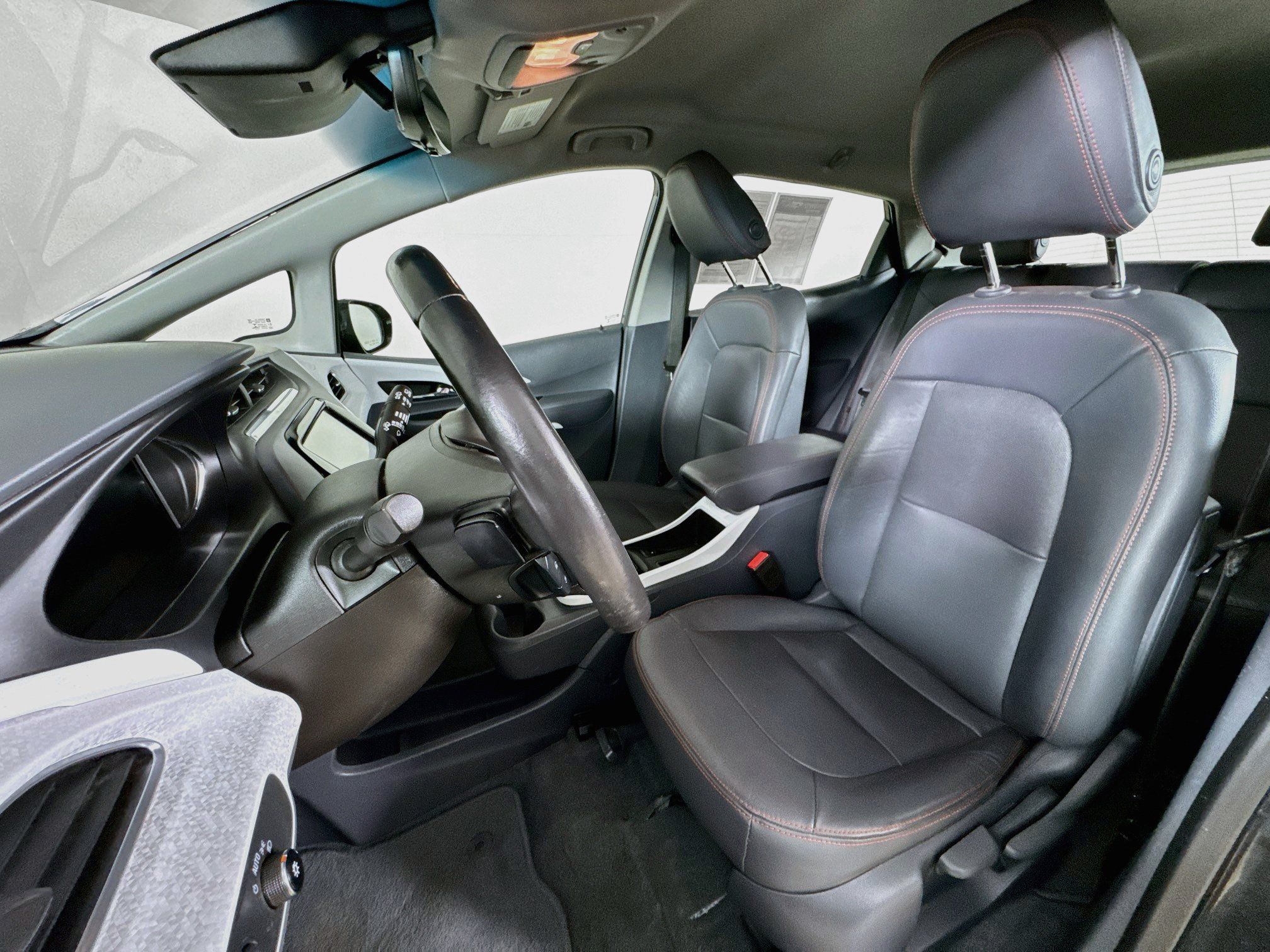 Used 2020 Chevrolet Bolt Premier w/ Infotainment Package FWD image 2