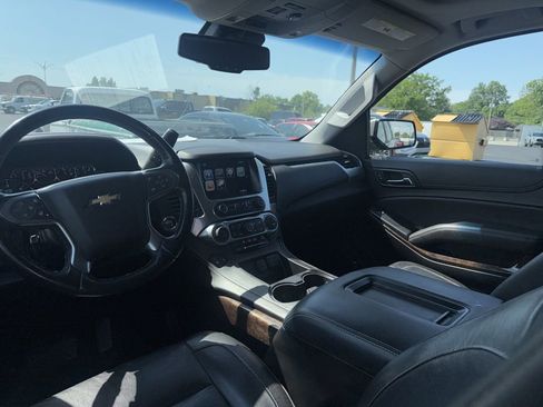 Used 2018 Chevrolet Suburban LT w/ LT Signature Package AWD/4WD image 10